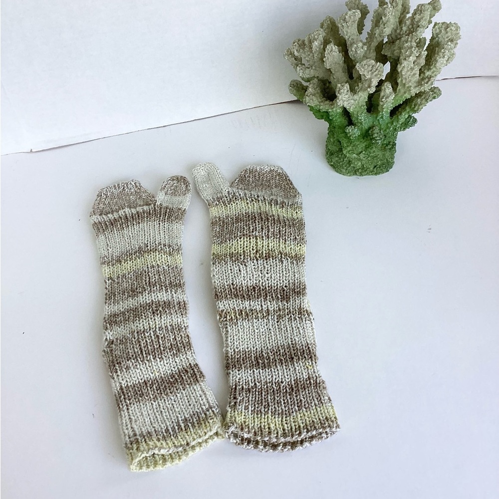 Socks Hand Crafted Ankle Flip Flop Tan Cream Silver Tan Knit Boho Eclectic - Picture 8 of 16
